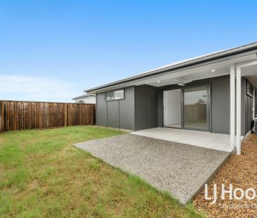 Great Location - Walk to South Rock State School - 5 Bedrooms OR 4 ... - Photo 1