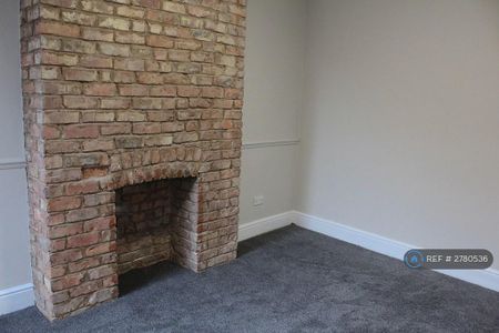 2 bedroom maisonette to rent - Photo 4