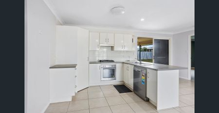 🏡 Spacious Family Home in Gracemere! 6 Audrey Drive Gracemere QLD 4702 - Photo 4