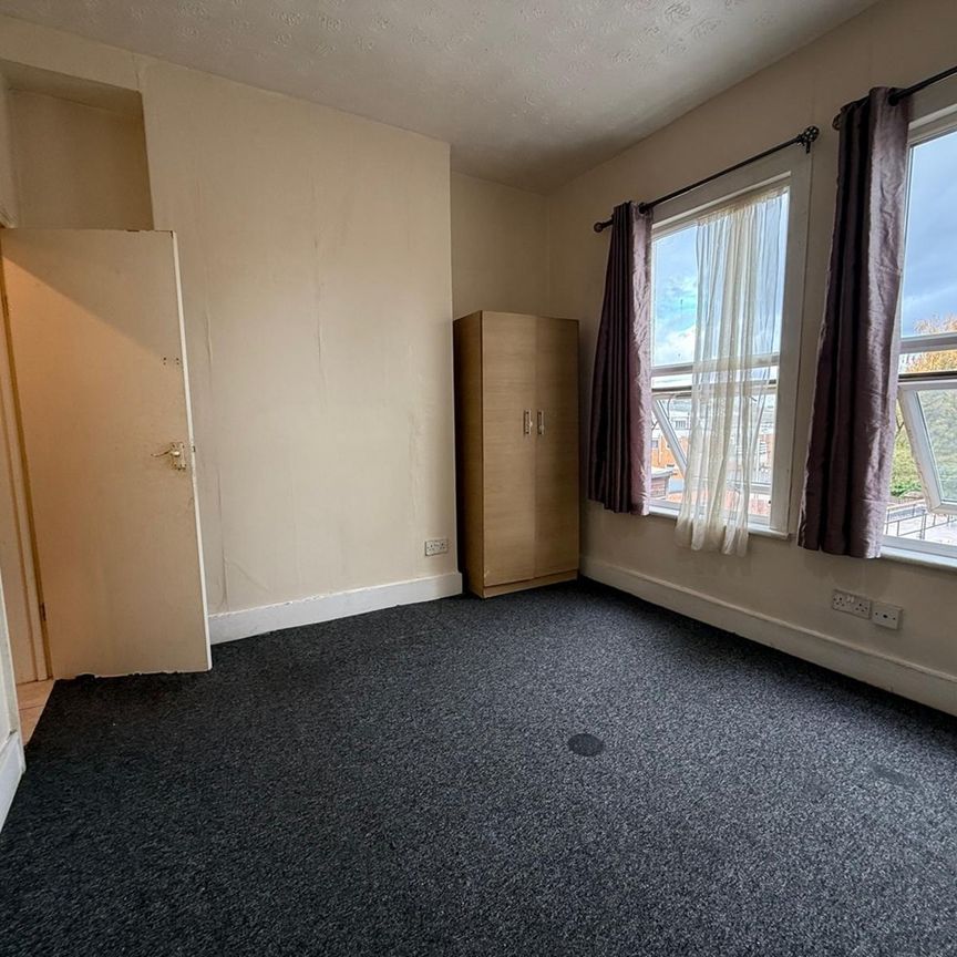 Studio Flat, Heron Mews, IG1 - Photo 1