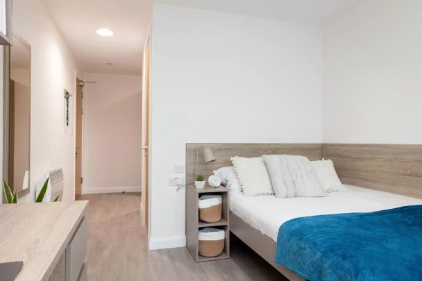 Gold En Suite (Mid Floors) - Photo 1