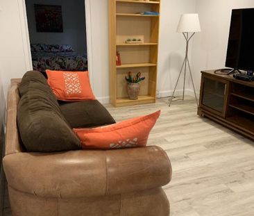 1 grande chambre disponible dans un 4 et demi entièrement rénové lu... - Photo 1