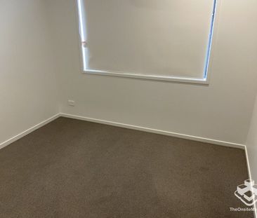 3 BEDROOM TOWNHOUSE - Double Garage, Air Cons, Pets Welcome - Photo 6