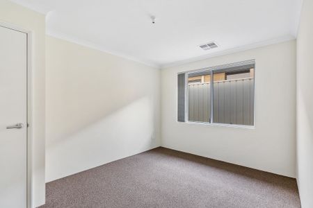 27 Abington Parade, - Photo 2