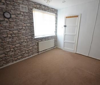 2 bedroom Terraced House To Let - Photo 2