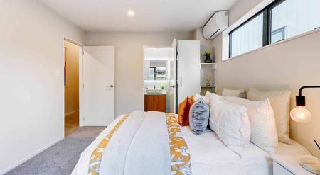 Location and convenience! - Photo 5