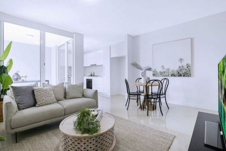 Contemporary apartment in the Northern Suburbs! - Photo 2