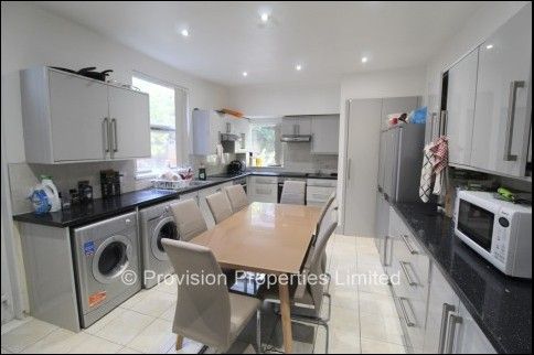 9 Bedroom Student House Leeds - Photo 1