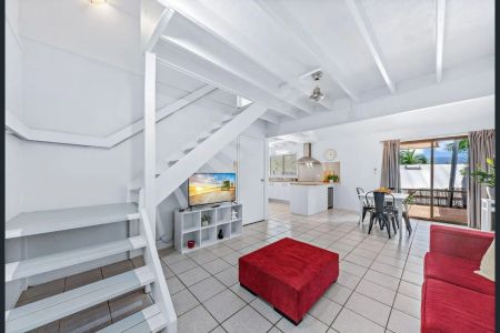 Prime Cannonvale location. Renovated Townhouse! - Photo 2