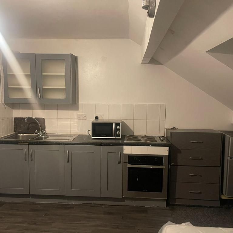 Studio to rent - Photo 1
