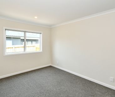 Modern 2 Double Bedroom - Photo 3