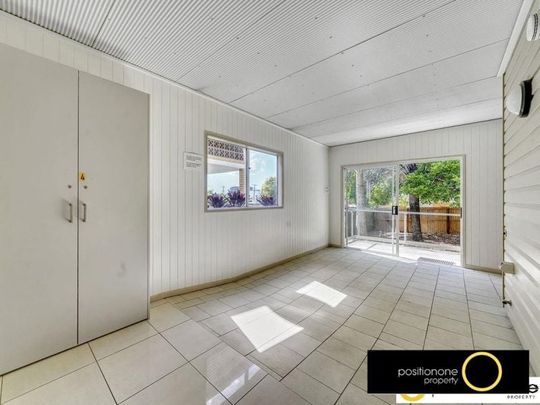 Extra Large Air Conditioned Bedroom | Rent includes Electricity, Wifi & Water - Photo 1