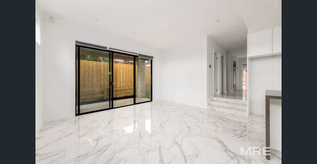 Contemporary comfort in a coveted Northcote pocket - Photo 1