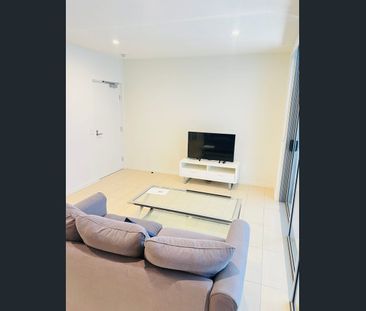 Furnished ! 1 BED ROOM+1 BATHROOM+1 CAR PARK in Great location - Photo 3