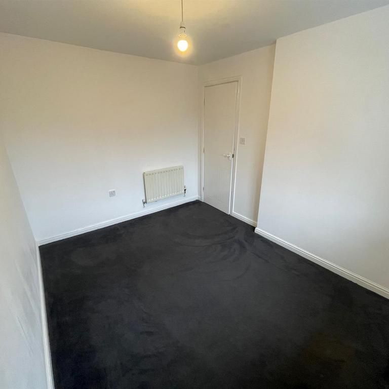 3 bedroom end of terrace house to rent - Photo 1