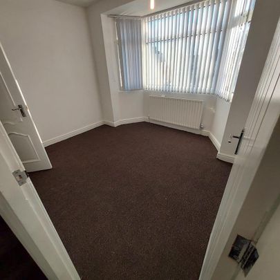 4 bedroom semi-detached house to rent - Photo 1