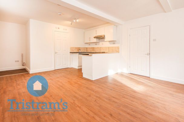 2 bed Flat for Rent - Photo 1
