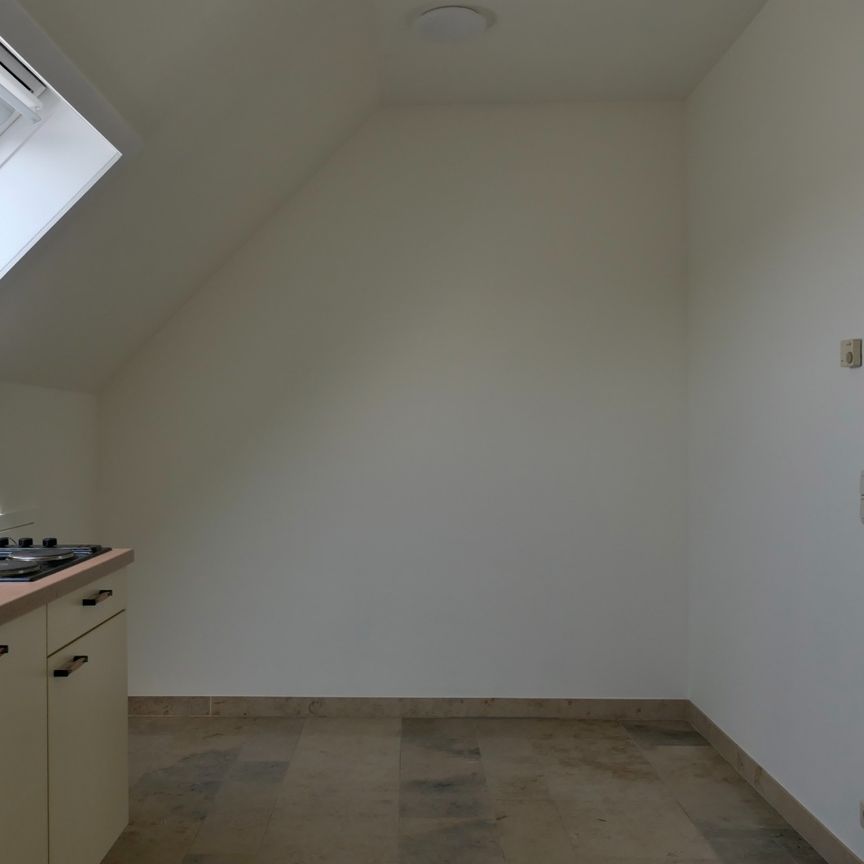 Lichtrijke studio met garage in het centrum van Wingene! - Photo 1