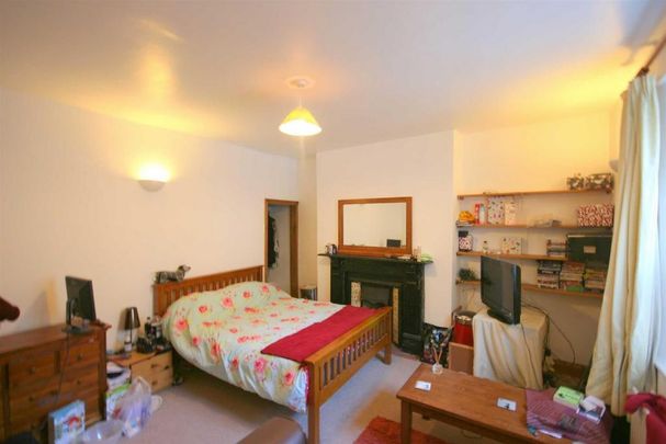 3 bedroom private hall to rent - Photo 1