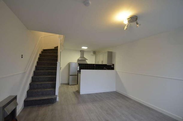 Shellfield Close, Staines-upon-thames, TW19 - Photo 1