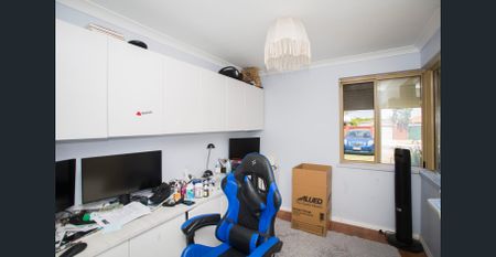 Impressive Family Living with Pool, Patio & Multiple Living Spaces - Photo 5