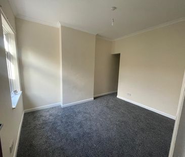 REDECORATED***TWO DOUBLE BEDROOM***LIVING ROOM***DINING ROOM***FITT... - Photo 5