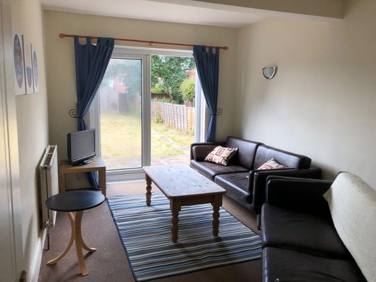 6 Bed Terraced House, Stafford Road, SO15 - Photo 1