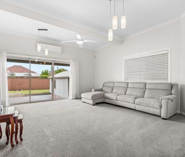 Spacious Family Home in Merrylands – Move in Ready - Photo 5
