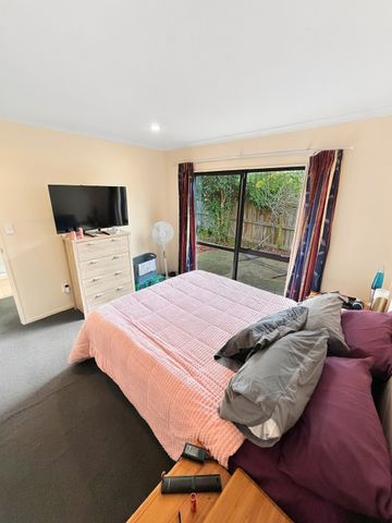 Two bedroom gem in Flat Bush! - Photo 2