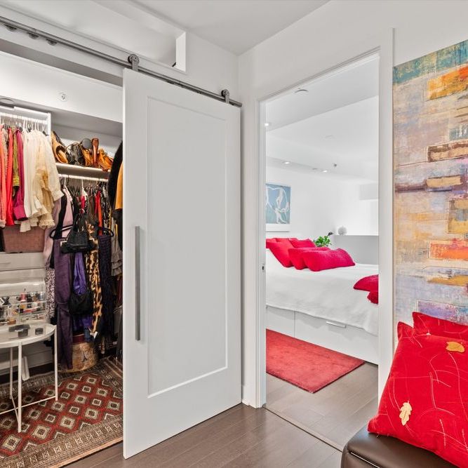 Toronto Furnished Townhouse for Rent - Stunning 2 Bedroom, 3 Bath with City Views and Multi-Level Design - Photo 1