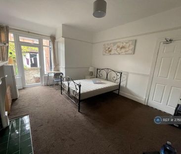 1 bedroom in a house share to rent - Photo 3