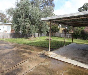 Aranda Home - Sought after location - 6 month lease only - Photo 4