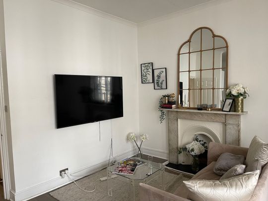 1 Bed Flat, St. Georges Drive, SW1V - Photo 1