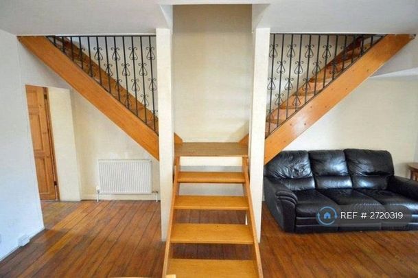 1 bedroom in a house share to rent - Photo 1