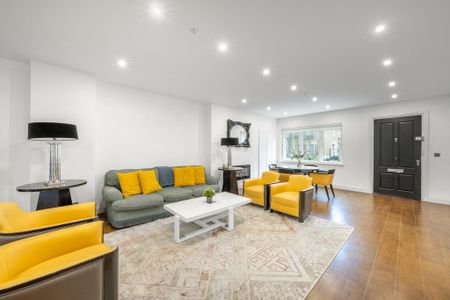 6 bedroom townhouse to rent - Photo 2
