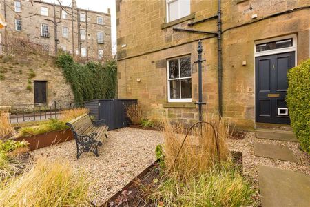 A gorgeous main door one bedroom Victorian ground floor Colony flat, boasting a mix of period and contemporary design. - Photo 2