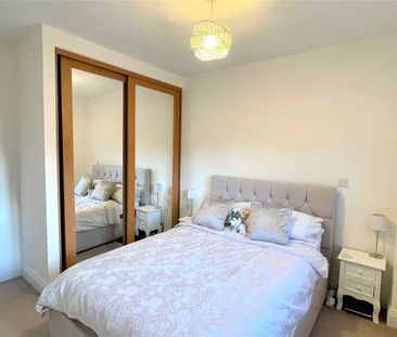 2 bedroom Maisonette in Charlock Place, Bracknell - Photo 6