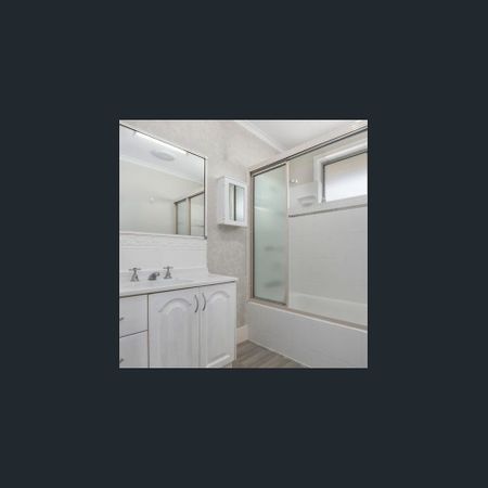 Well-positioned family home with space to move - Photo 3