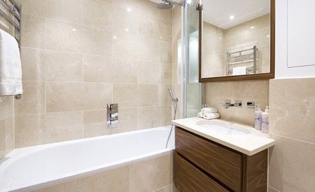1 bedroom conversion flat with 1 reception and 1 bathroom in Kensington Gardens Square, W2 - Photo 5