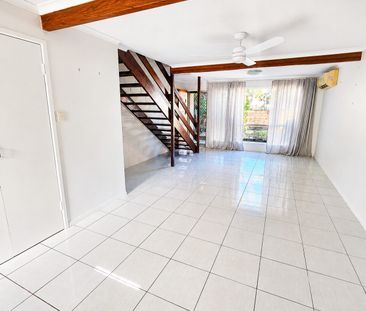 CENTRAL TOWNHOUSE IN NEAT COMPLEX! - Photo 2