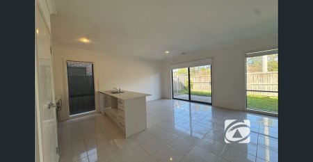 MODERN 3 BEDROOM HOME WITH PRIME LOCATION! - Photo 4