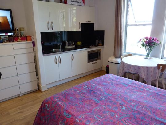 Studio to rent - Photo 1