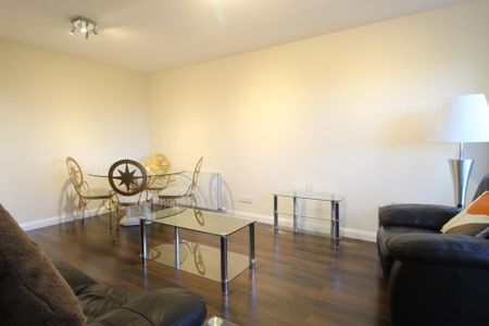 3 bedroom flat to rent - Photo 2