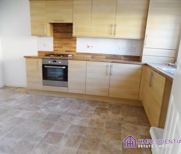 3 bedroom detached house to rent - Photo 2