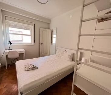 Rua de Nossa Senhora de Fátima, Porto, Braga 4050-426 - Photo 1