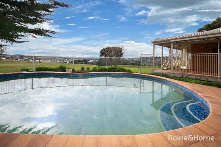 130 Vineyard Road, Sunbury, VIC 3429 - Photo 4