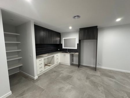 2 BEDROOM TOWNHOUSE! - Photo 4