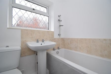 Field Crescent, South Elmsall, Pontefract - Photo 4