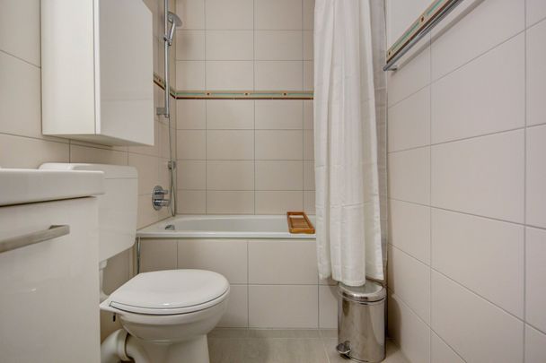 Coveted location near Rotkreuzplatz - Photo 1