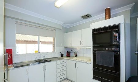 Family Home 4 x 2! - Photo 4